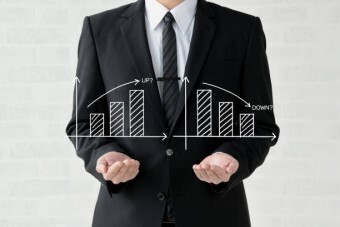 経理の経験を活かして経営企画職へチャレンジしたいのですが、経理と比較して年収水準はどうでしょうか。